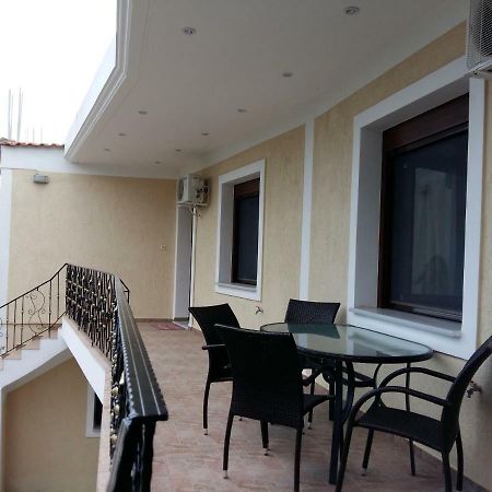 Gougousis Apartments Kaloyiros Dış mekan fotoğraf