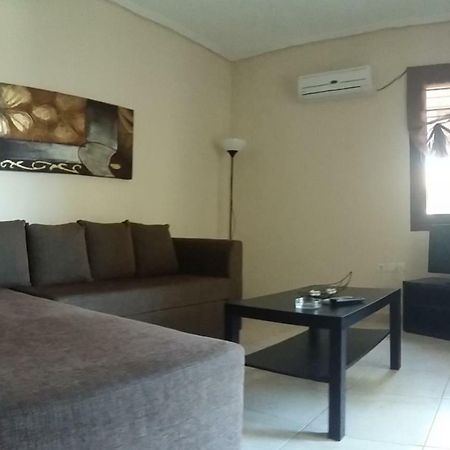 Gougousis Apartments Kaloyiros Dış mekan fotoğraf