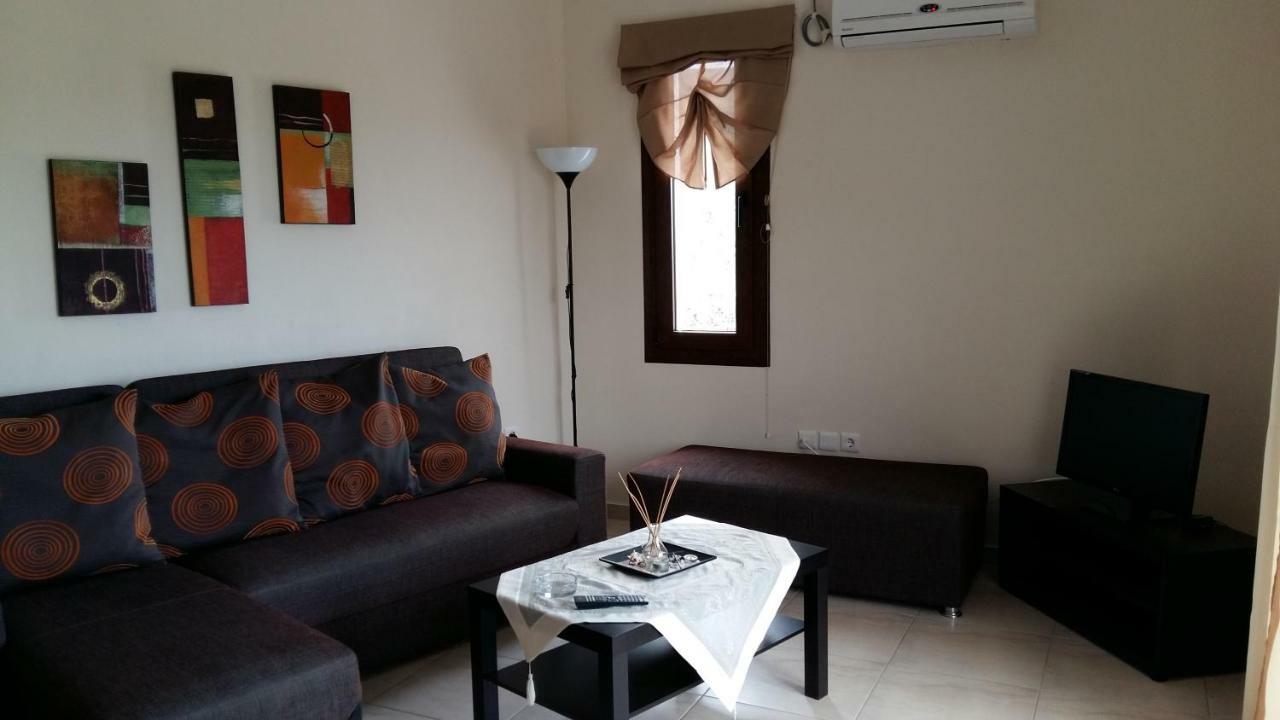 Gougousis Apartments Kaloyiros Dış mekan fotoğraf