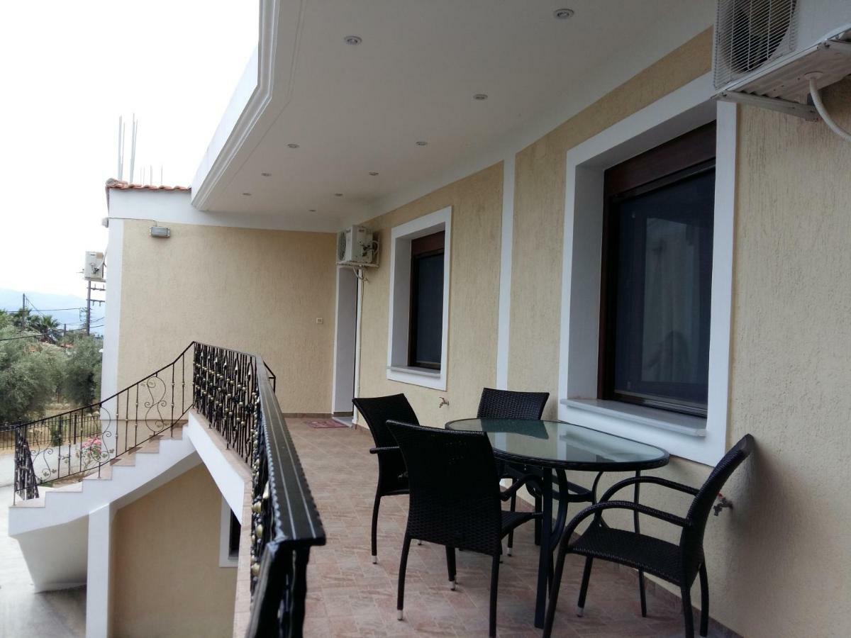 Gougousis Apartments Kaloyiros Dış mekan fotoğraf