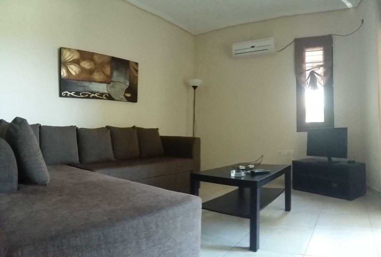 Gougousis Apartments Kaloyiros Dış mekan fotoğraf