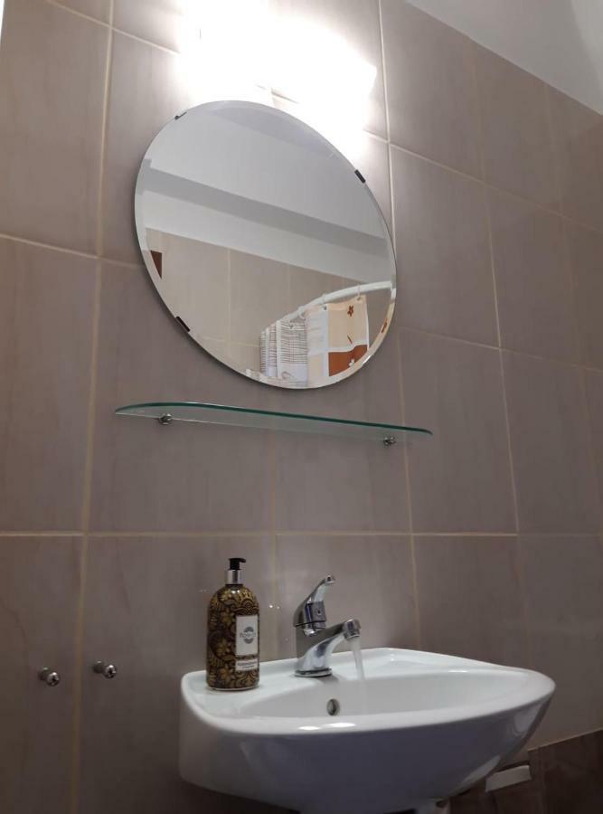 Gougousis Apartments Kaloyiros Dış mekan fotoğraf